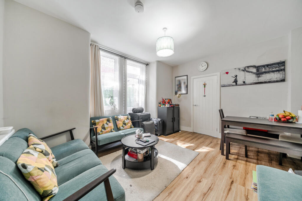 2 bed 1st Floor Flat for rent in Merton. From Kinleigh Folkard & Hayward - Sales - Tooting
