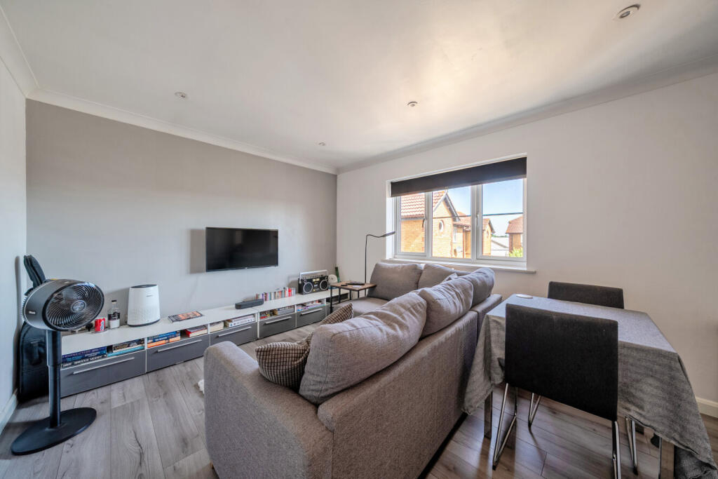 1 bed 1st Floor Flat for rent in Mitcham. From Kinleigh Folkard & Hayward - Sales - Tooting