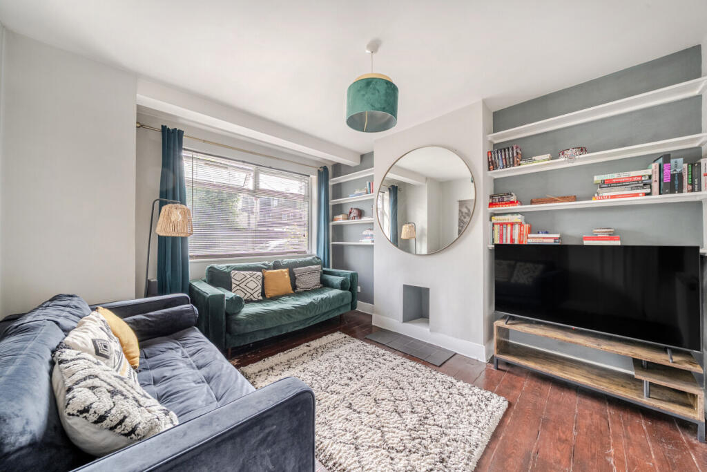 1 bed 1st Floor Flat for rent in London. From Kinleigh Folkard & Hayward - Sales - Tooting 1 bed 1st Floor Flat for rent in London. From Kinleigh Folkard & Hayward - Sales - Tooting