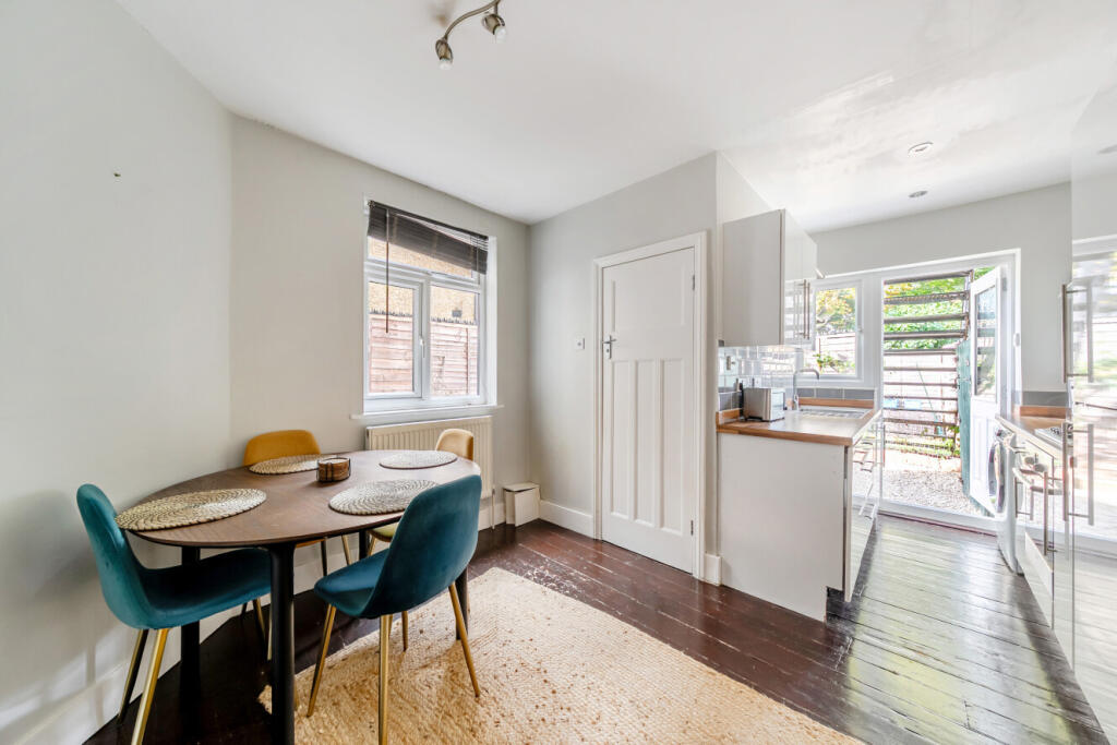1 bed 1st Floor Flat for rent in London. From Kinleigh Folkard & Hayward - Sales - Tooting