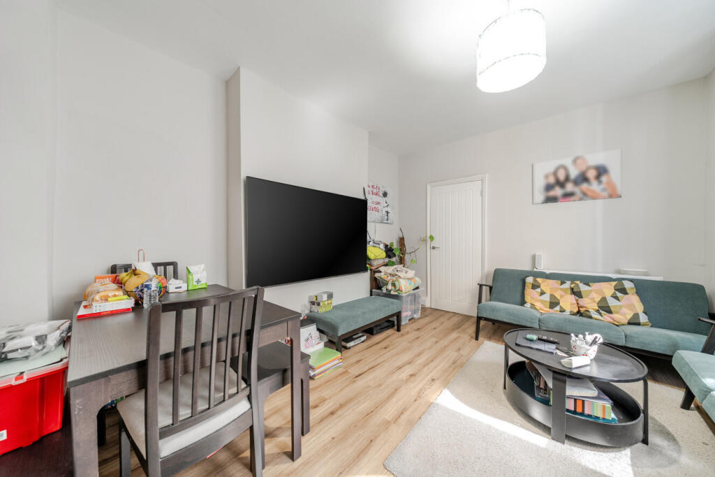2 bed 1st Floor Flat for rent in London. From Kinleigh Folkard & Hayward - Sales - Tooting