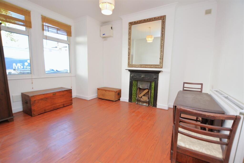 2 bed Annexe for rent in Merton. From Kinleigh Folkard & Hayward - Sales - Tooting