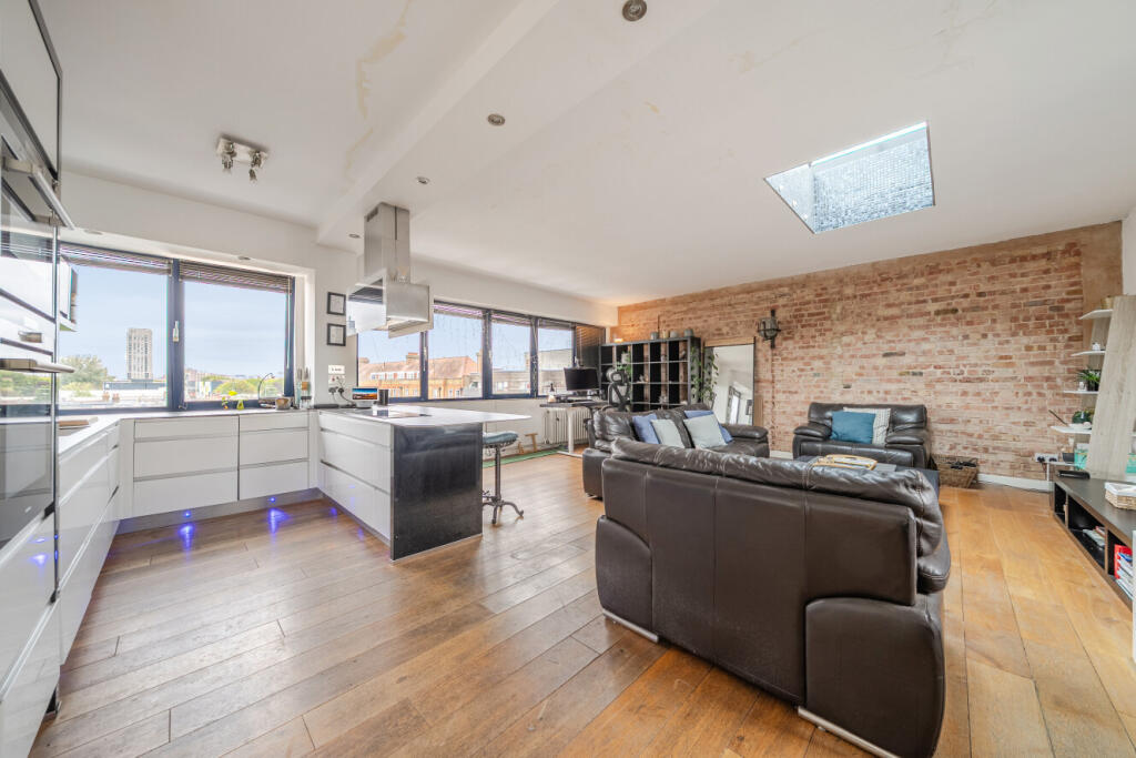 3 bed House (unspecified) for rent in London. From Kinleigh Folkard & Hayward - Lettings - Earlsfield 3 bed House (unspecified) for rent in London. From Kinleigh Folkard & Hayward - Lettings - Earlsfield