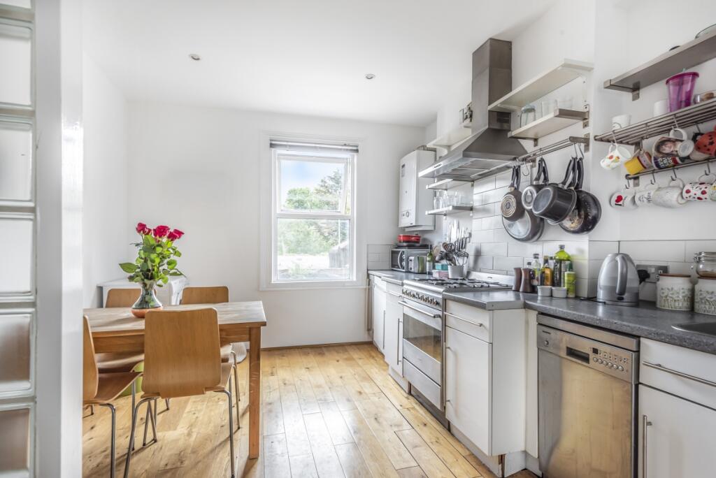 2 bed 1st Floor Flat for rent in London. From Kinleigh Folkard & Hayward - Lettings - Earlsfield