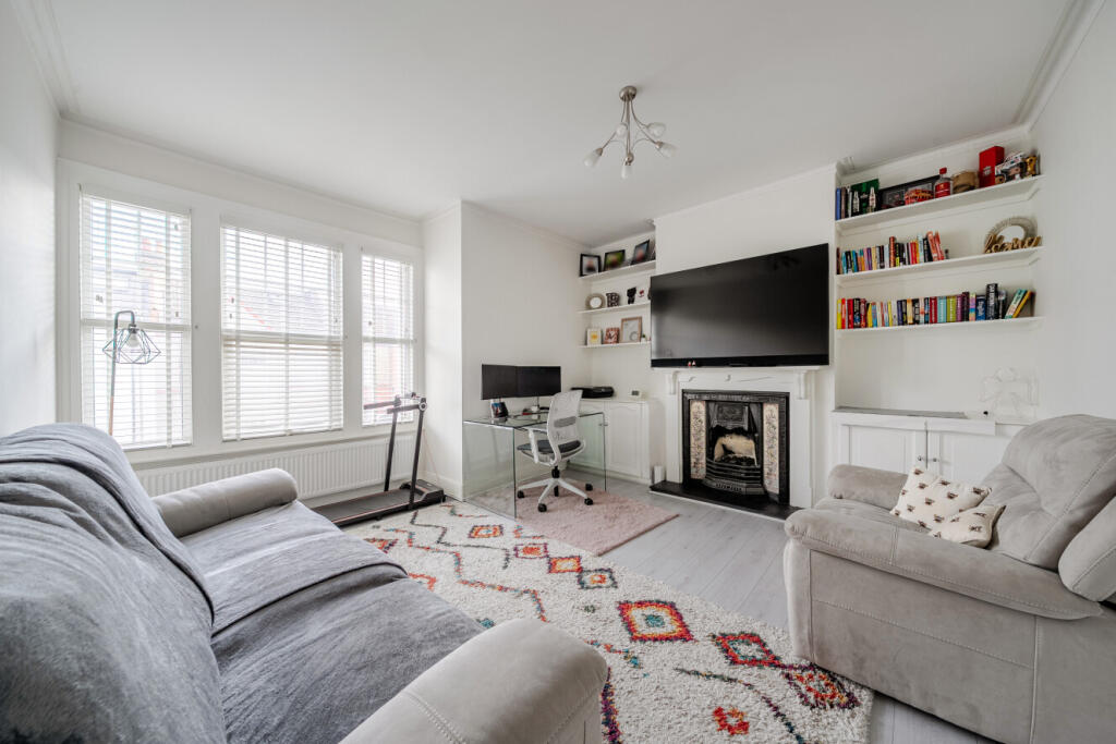 3 bed Annexe for rent in London. From Kinleigh Folkard & Hayward - Lettings - Earlsfield 3 bed Annexe for rent in London. From Kinleigh Folkard & Hayward - Lettings - Earlsfield