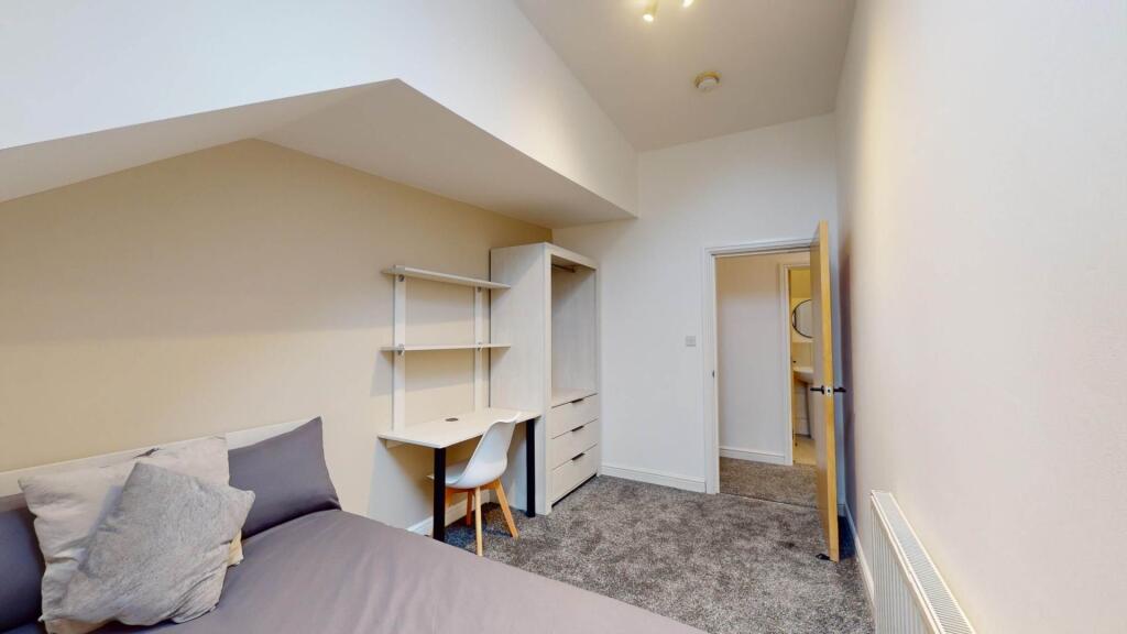 4 bed 1st Floor Flat for rent in Gatley. From Flax & Co - Manchester