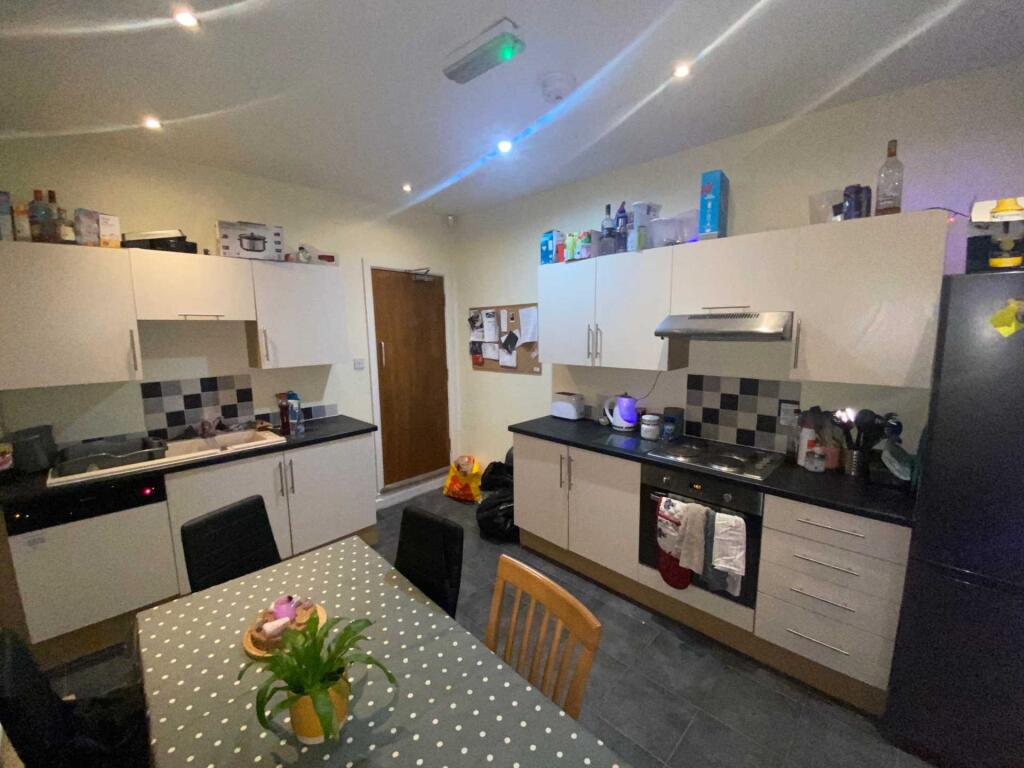 5 bed Mid Terraced House for rent in Manchester. From Flax & Co - Manchester 5 bed Mid Terraced House for rent in Manchester. From Flax & Co - Manchester