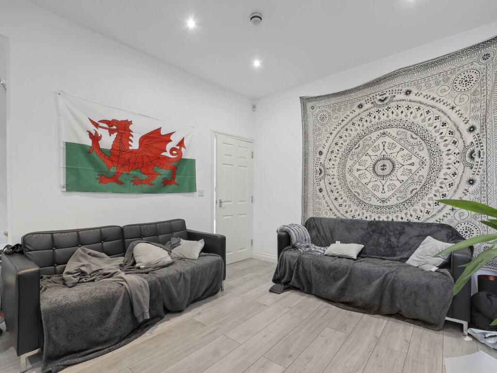 6 bed Mid Terraced House for rent in Manchester. From Flax & Co - Manchester 6 bed Mid Terraced House for rent in Manchester. From Flax & Co - Manchester