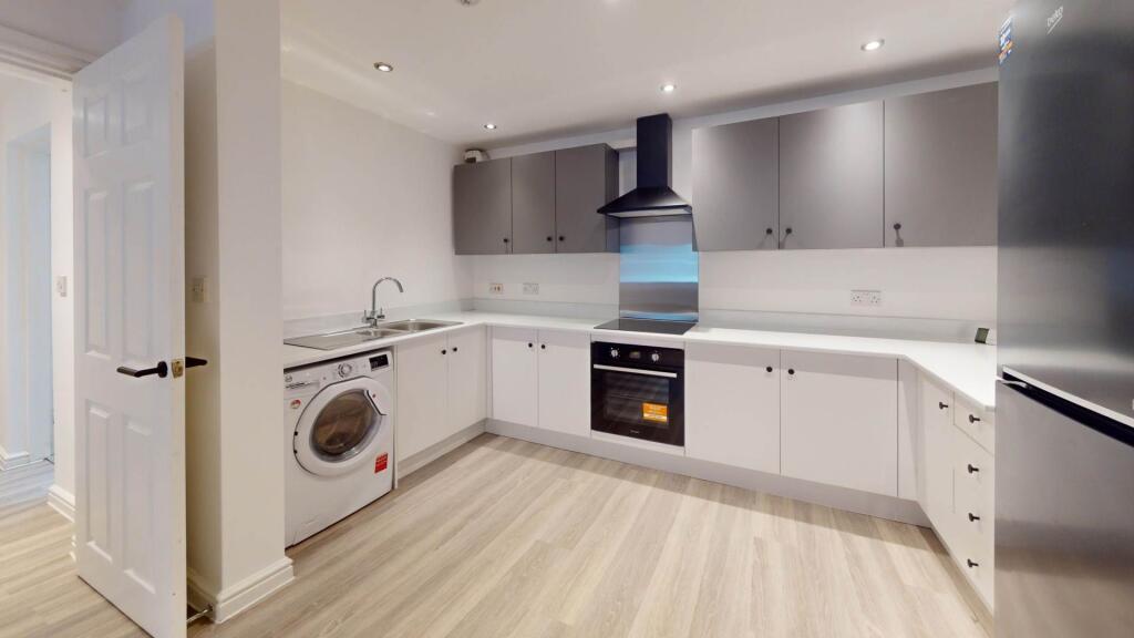 3 bed 1st Floor Flat for rent in Gatley. From Flax & Co - Manchester