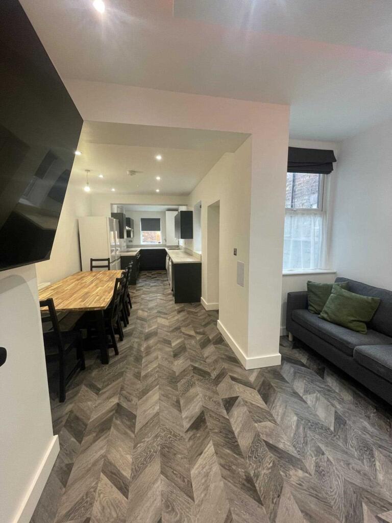 6 bed Mid Terraced House for rent in Manchester. From Flax & Co - Manchester