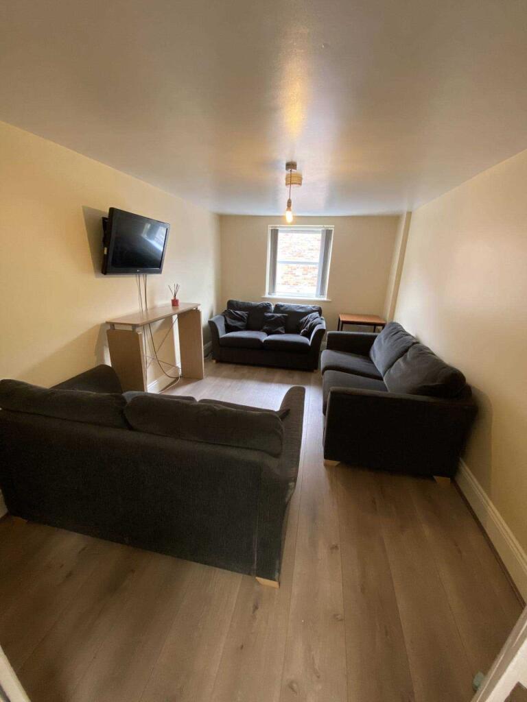 7 bed 1st Floor Flat for rent in Manchester. From Flax & Co - Manchester