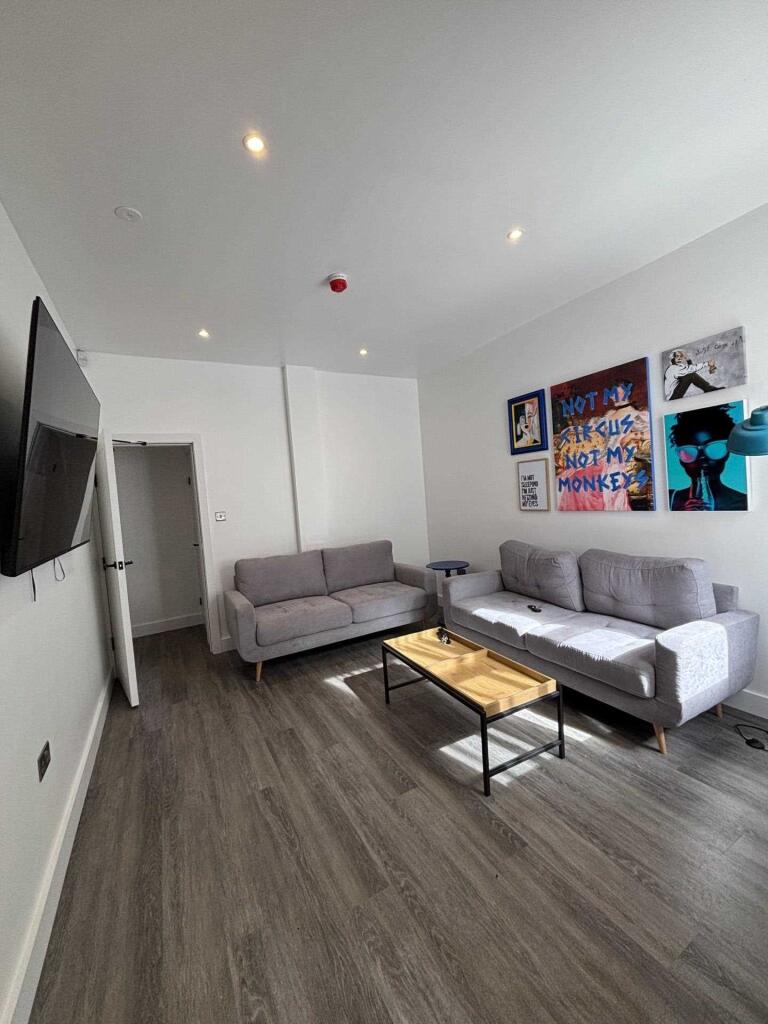6 bed Mid Terraced House for rent in Stockport. From Flax & Co - Manchester