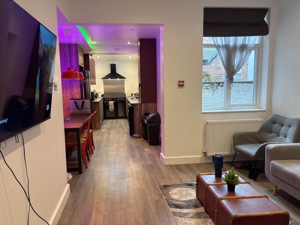 6 bed Mid Terraced House for rent in Stockport. From Flax & Co - Manchester
