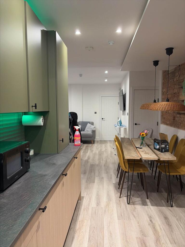 6 bed Mid Terraced House for rent in Stockport. From Flax & Co - Manchester