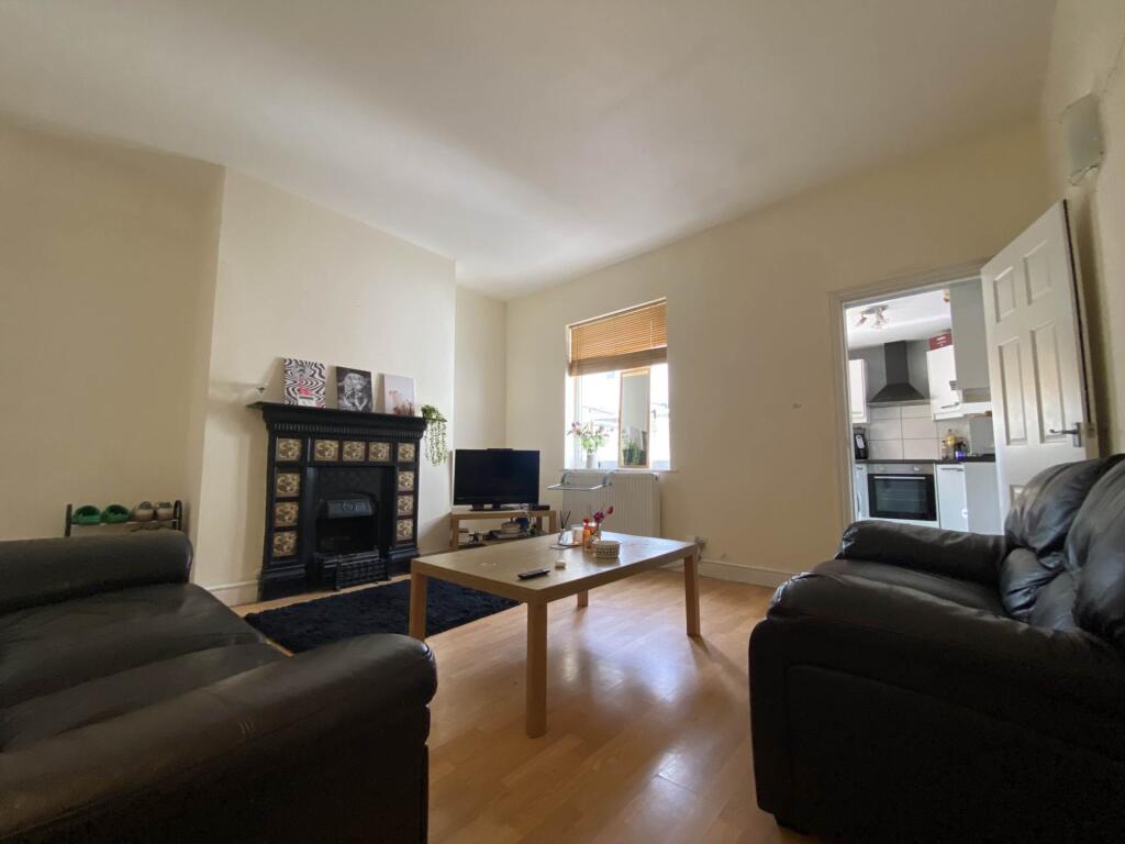 3 bed Mid Terraced House for rent in Stockport. From Flax & Co - Manchester 3 bed Mid Terraced House for rent in Stockport. From Flax & Co - Manchester