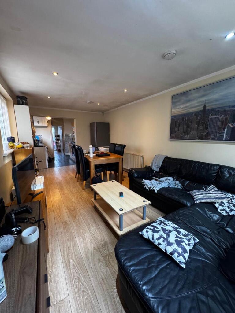4 bed Semi Detached for rent in Gatley. From Flax & Co - Manchester
