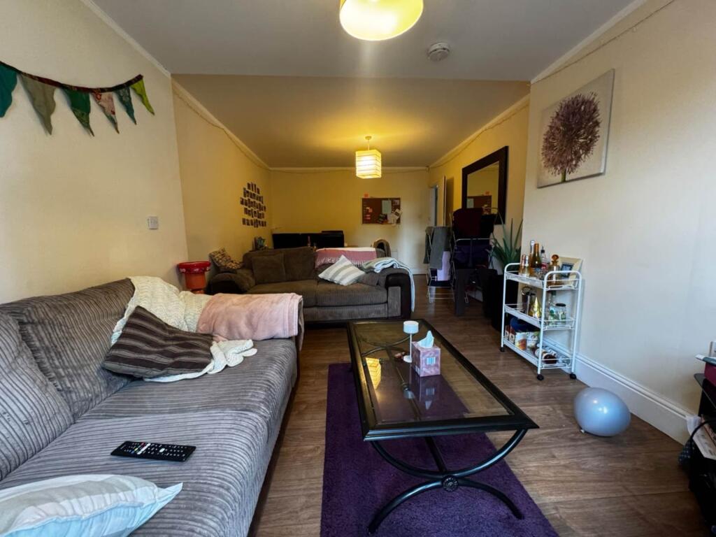 4 bed Semi Detached for rent in Gatley. From Flax & Co - Manchester