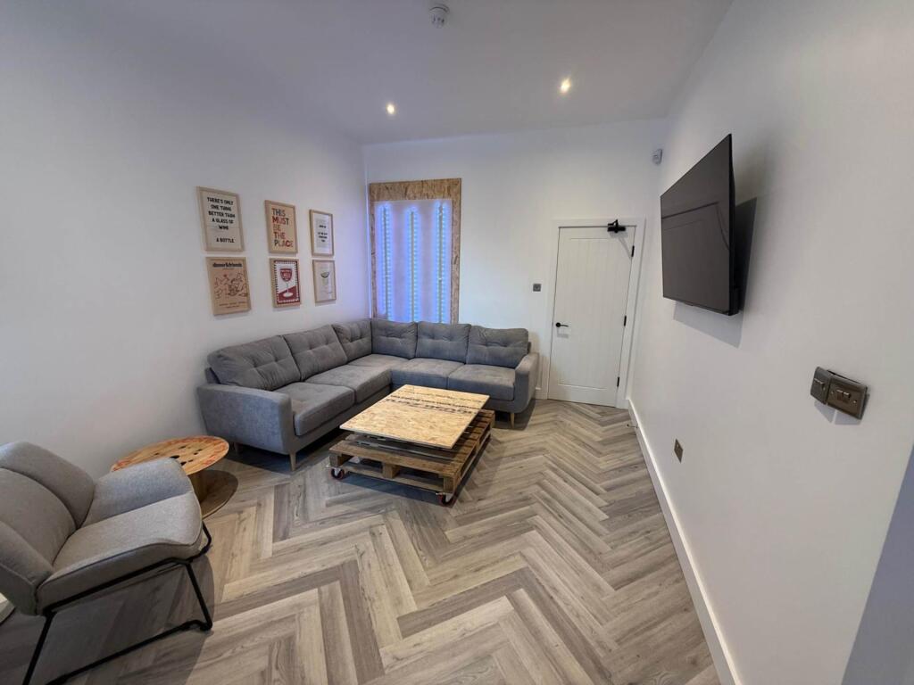 6 bed Mid Terraced House for rent in Stockport. From Flax & Co - Manchester