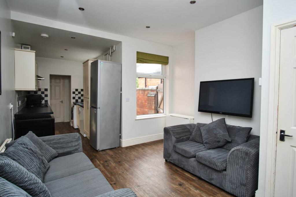 5 bed Mid Terraced House for rent in Loughborough. From Flax & Co - Manchester