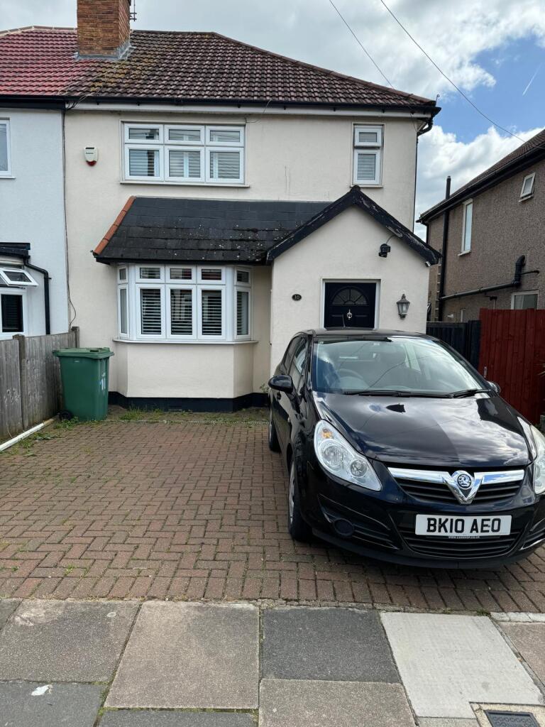 3 bed Detached for rent in Northolt. From Marble Sales & Lettings - London 3 bed Detached for rent in Northolt. From Marble Sales & Lettings - London