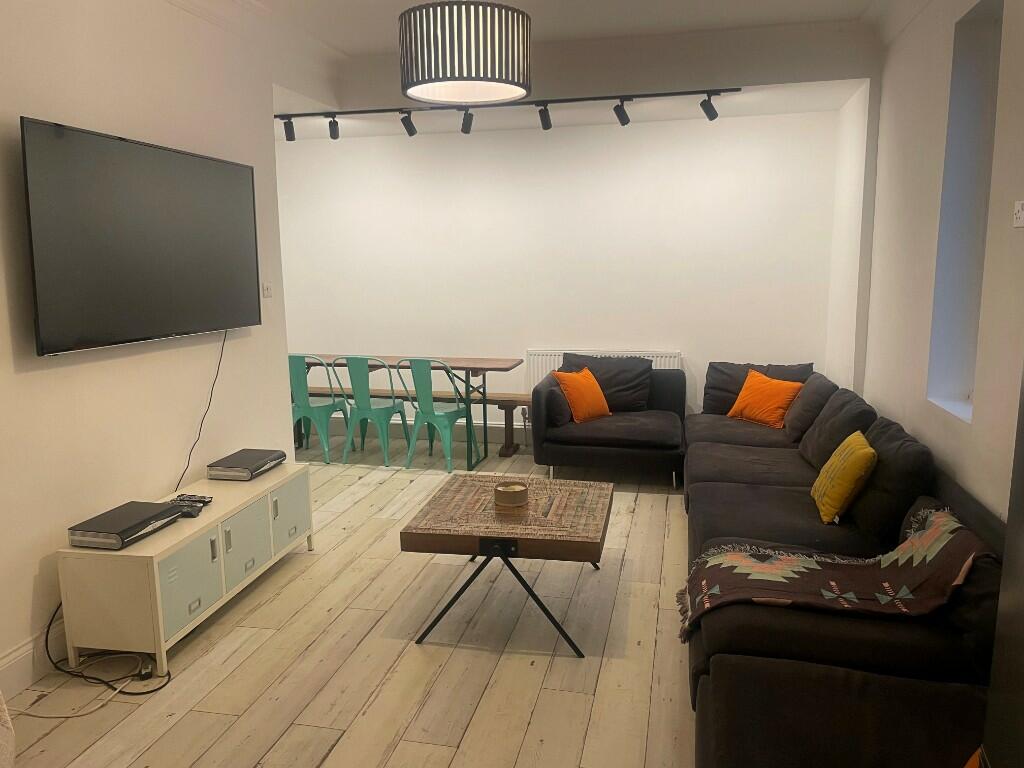 9 bed Semi Detached for rent in Manchester. From House (Manchester) Ltd - Manchester