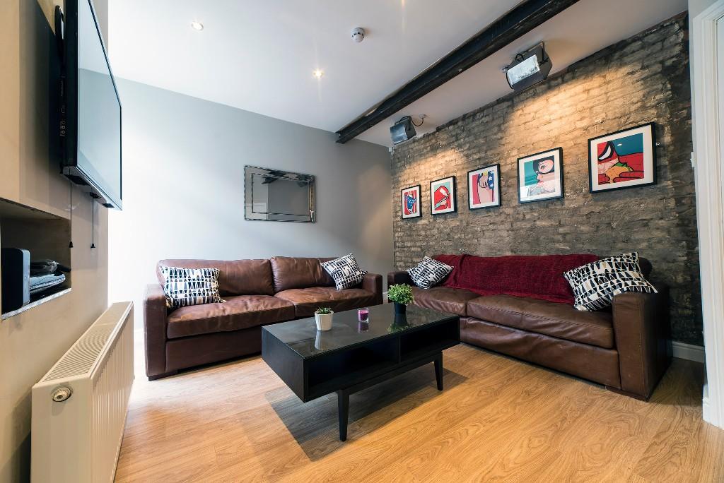 6 bed Mid Terraced House for rent in Stockport. From House (Manchester) Ltd - Manchester