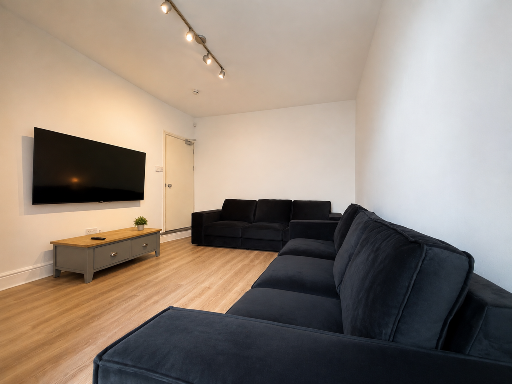 7 bed Mid Terraced House for rent in Manchester. From House (Manchester) Ltd - Manchester 7 bed Mid Terraced House for rent in Manchester. From House (Manchester) Ltd - Manchester