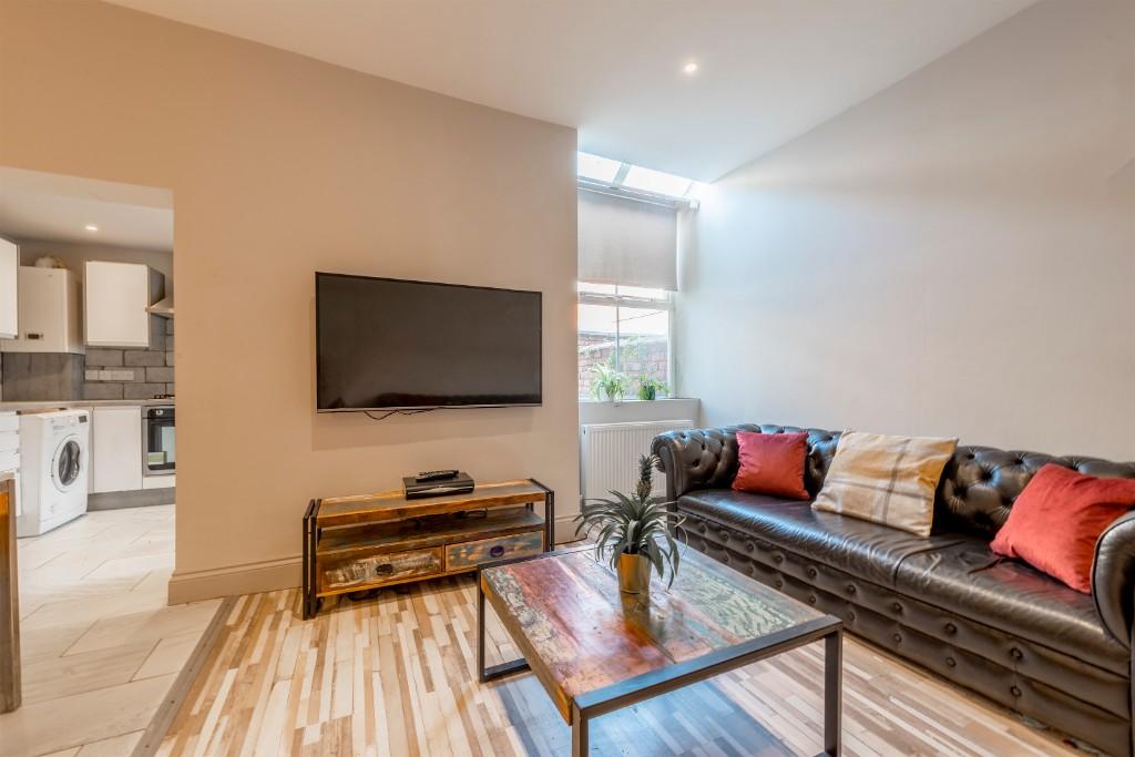 7 bed Mid Terraced House for rent in Stockport. From House (Manchester) Ltd - Manchester