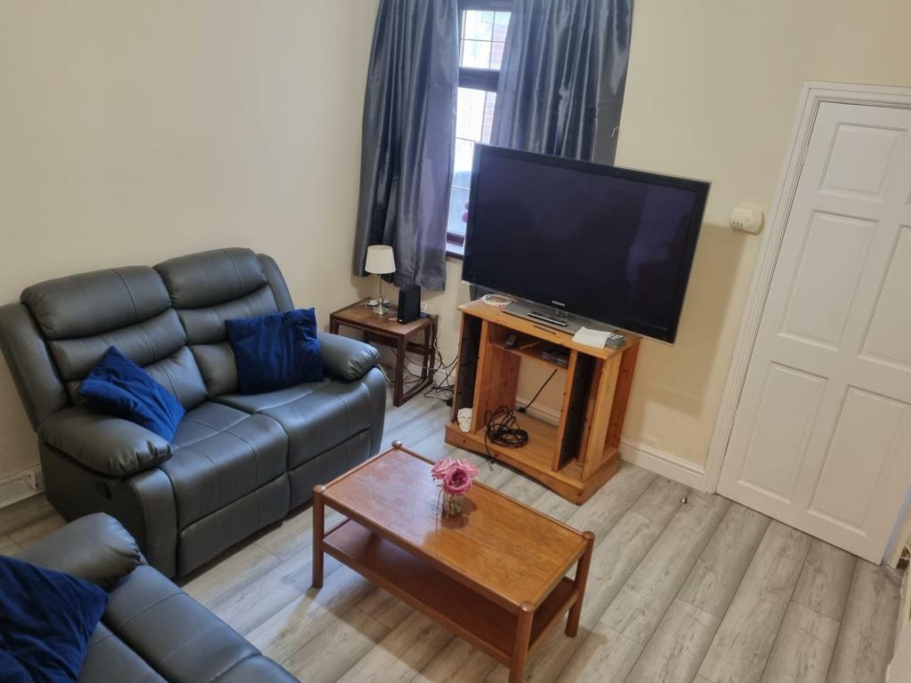 3 bed Mid Terraced House for rent in Stoke-on-Trent. From Nicholas Humphreys - Stoke-On-Trent