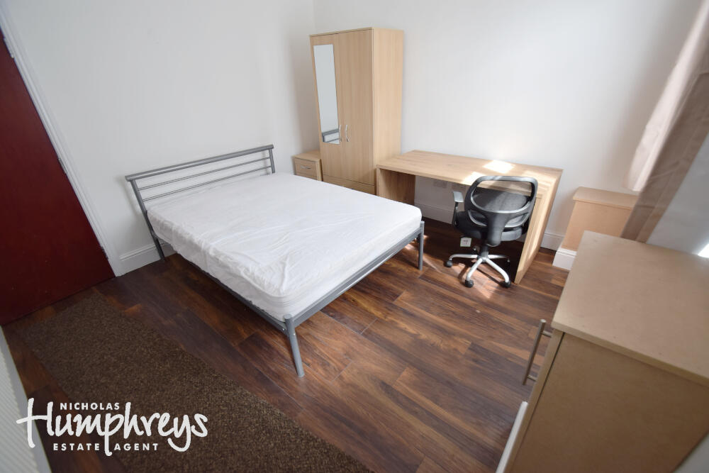 3 bed Mid Terraced House for rent in Stoke-on-Trent. From Nicholas Humphreys - Stoke-On-Trent