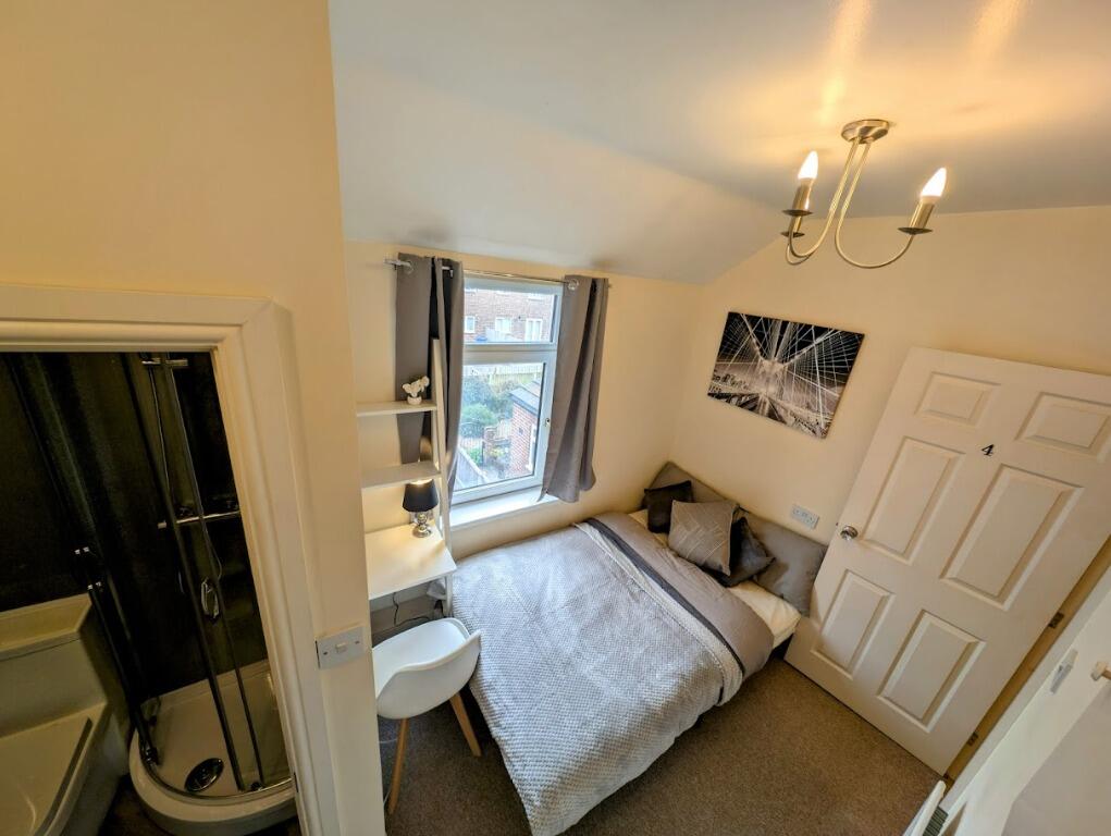 4 bed Mid Terraced House for rent in Newcastle-under-Lyme. From Nicholas Humphreys - Stoke-On-Trent
