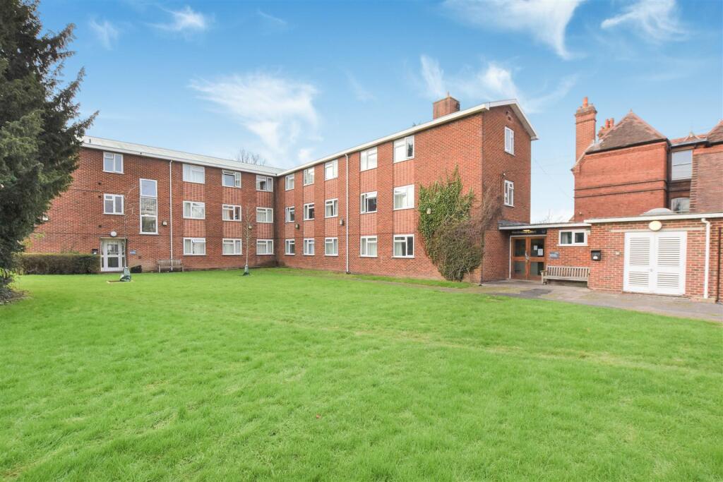 1 bed House Share for rent in Reading. From Walmsley Estate Agents - Caversham