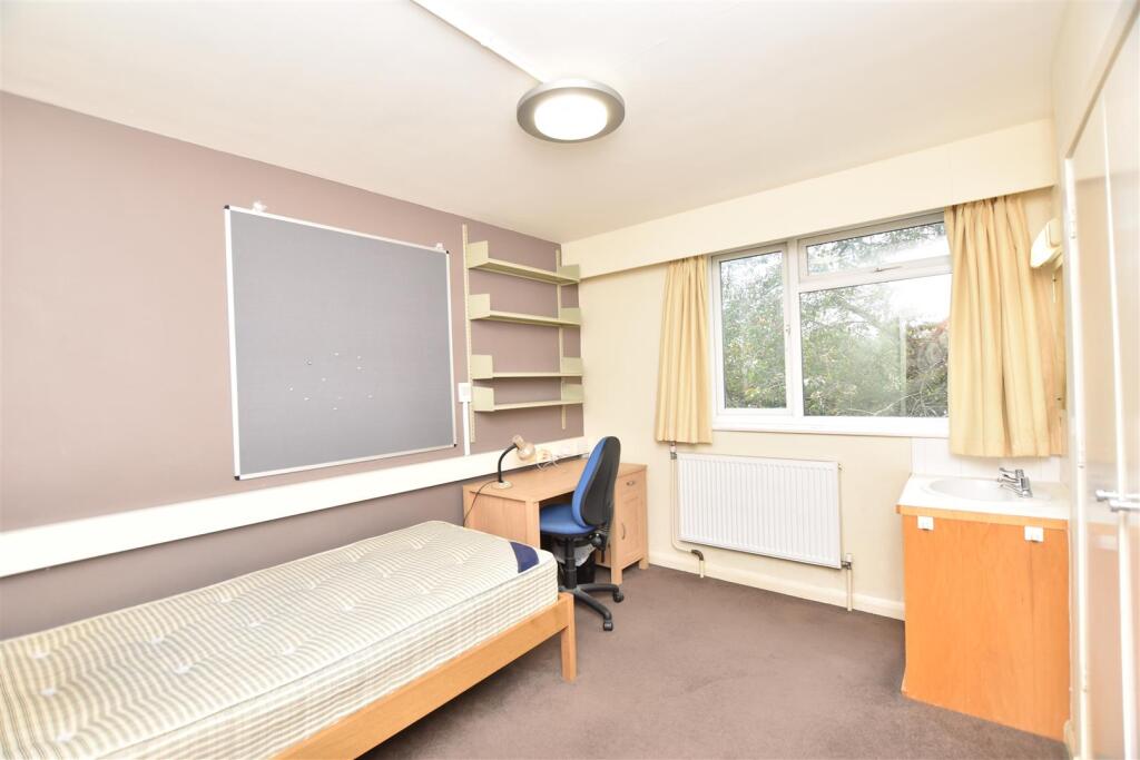 1 bed House Share for rent in Reading. From Walmsley Estate Agents - Caversham