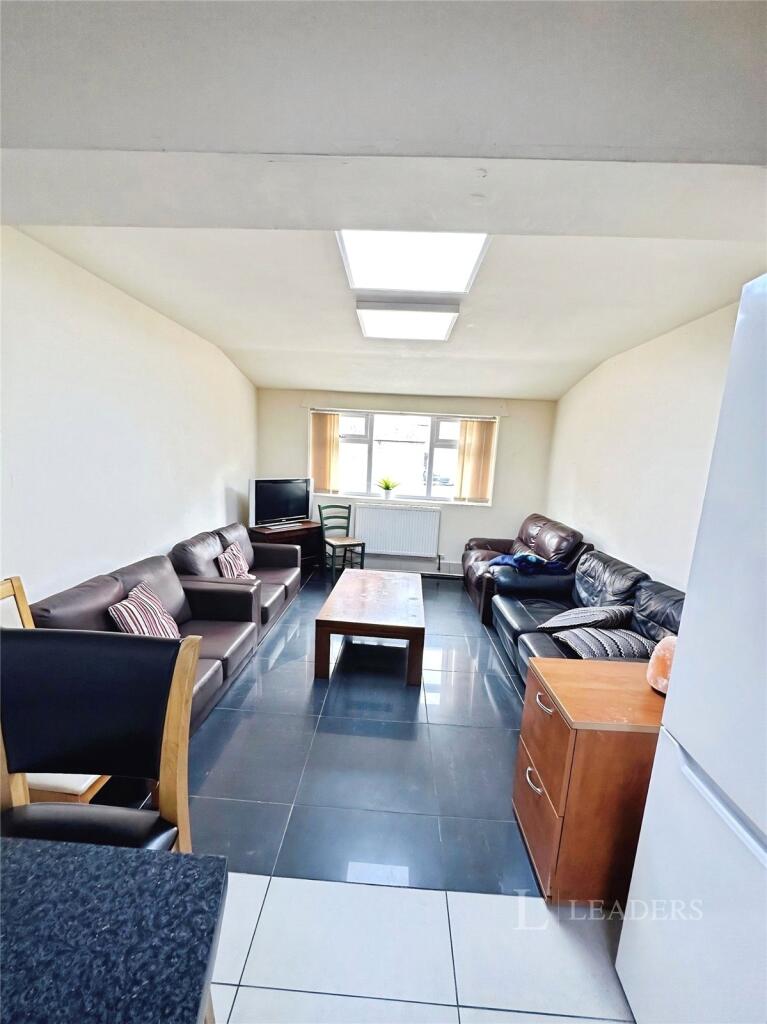 8 bed Detached for rent in Manchester. From Leaders Lettings - Fallowfield