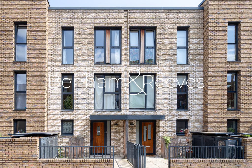 4 bed Town House for rent in Bermondsey. From Benham & Reeves - Surrey Quays - Surrey Quays