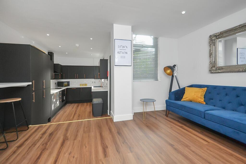6 bed Mid Terraced House for rent in Manchester. From Nicholas Humphreys - Manchester