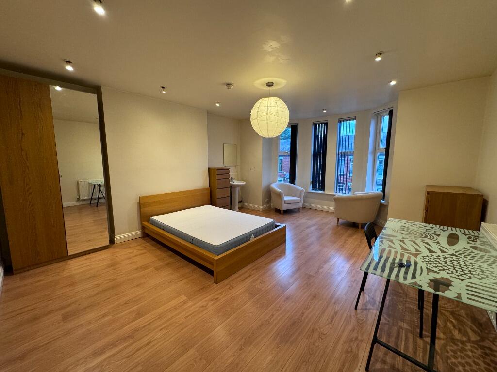 10 bed Semi Detached for rent in Gatley. From Nicholas Humphreys - Manchester 10 bed Semi Detached for rent in Gatley. From Nicholas Humphreys - Manchester