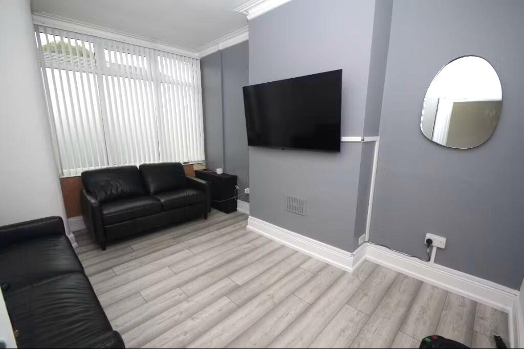 5 bed Mid Terraced House for rent in Manchester. From Nicholas Humphreys - Manchester