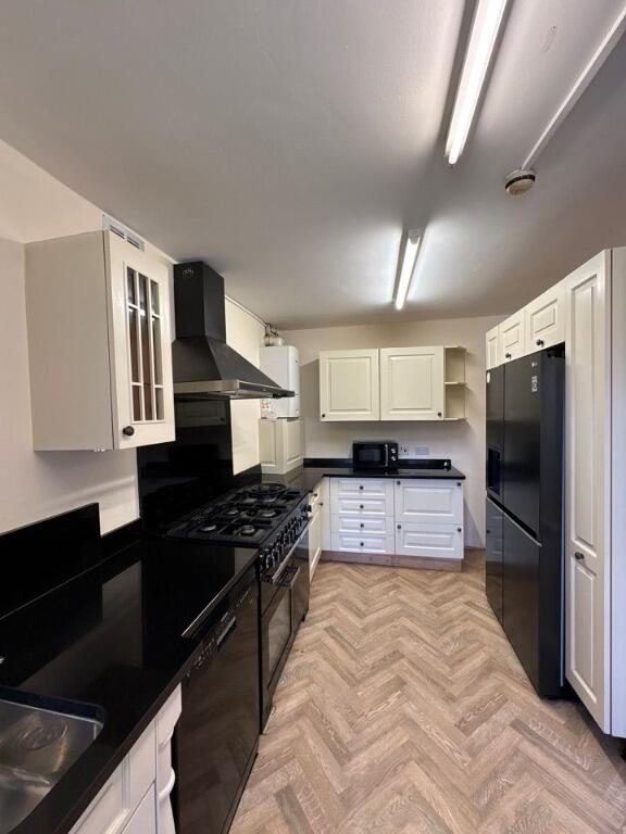 7 bed Semi Detached for rent in Stockport. From Nicholas Humphreys - Manchester