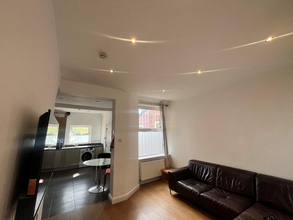 5 bed Mid Terraced House for rent in Stockport. From Nicholas Humphreys - Manchester