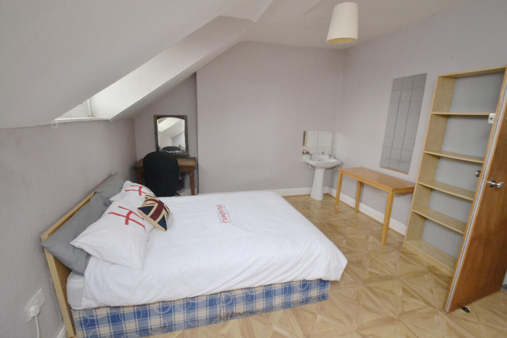 5 bed Detached for rent in Manchester. From Nicholas Humphreys - Manchester