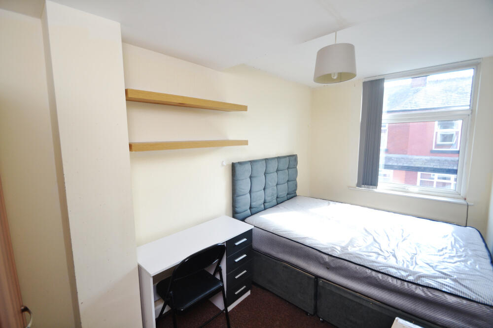 6 bed Mid Terraced House for rent in Manchester. From Nicholas Humphreys - Manchester