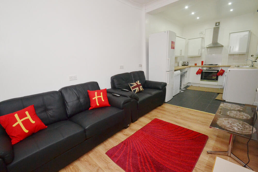 6 bed Mid Terraced House for rent in Manchester. From Nicholas Humphreys - Manchester