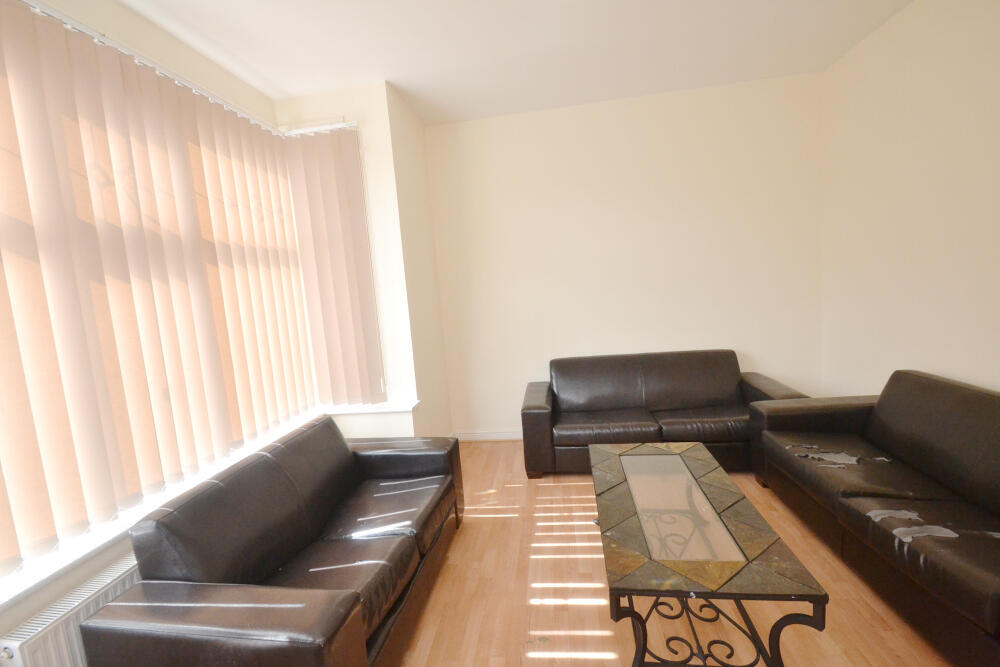 6 bed Mid Terraced House for rent in Manchester. From Nicholas Humphreys - Manchester