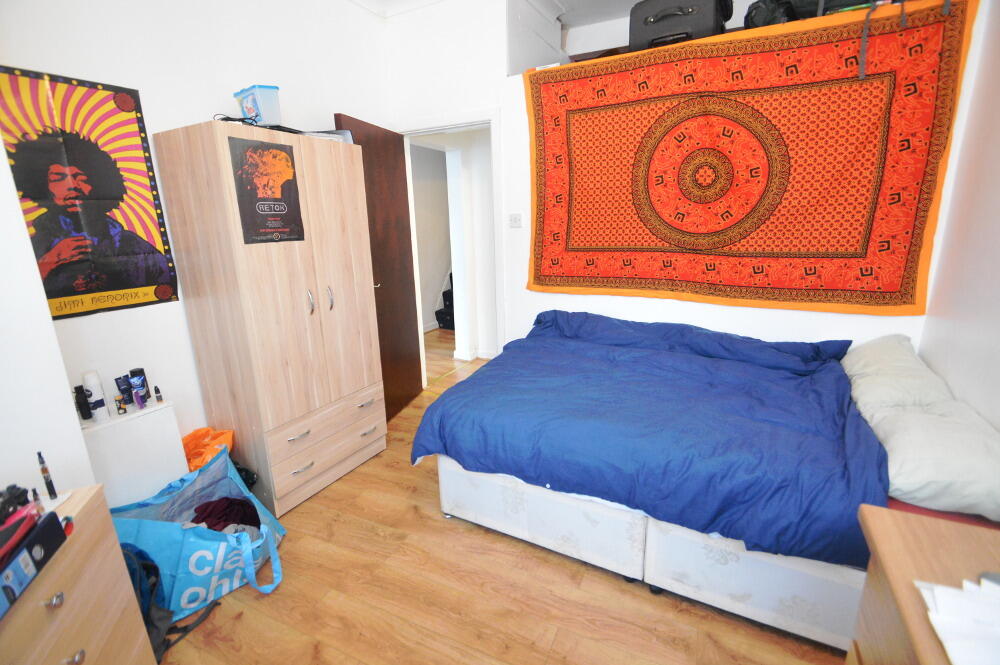 5 bed Mid Terraced House for rent in Manchester. From Nicholas Humphreys - Manchester