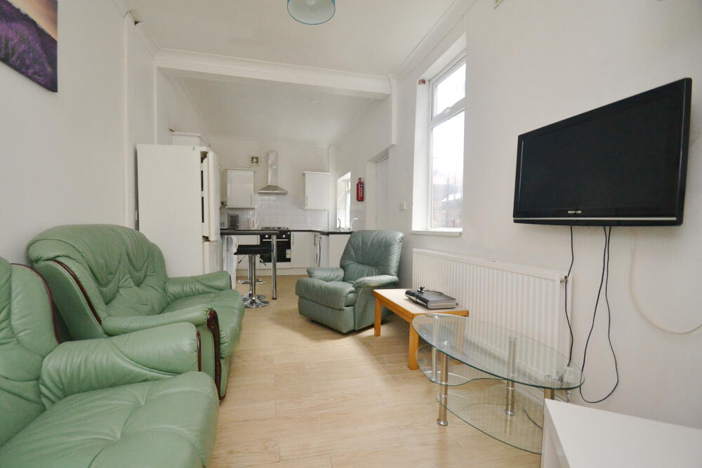 5 bed Mid Terraced House for rent in Manchester. From Nicholas Humphreys - Manchester