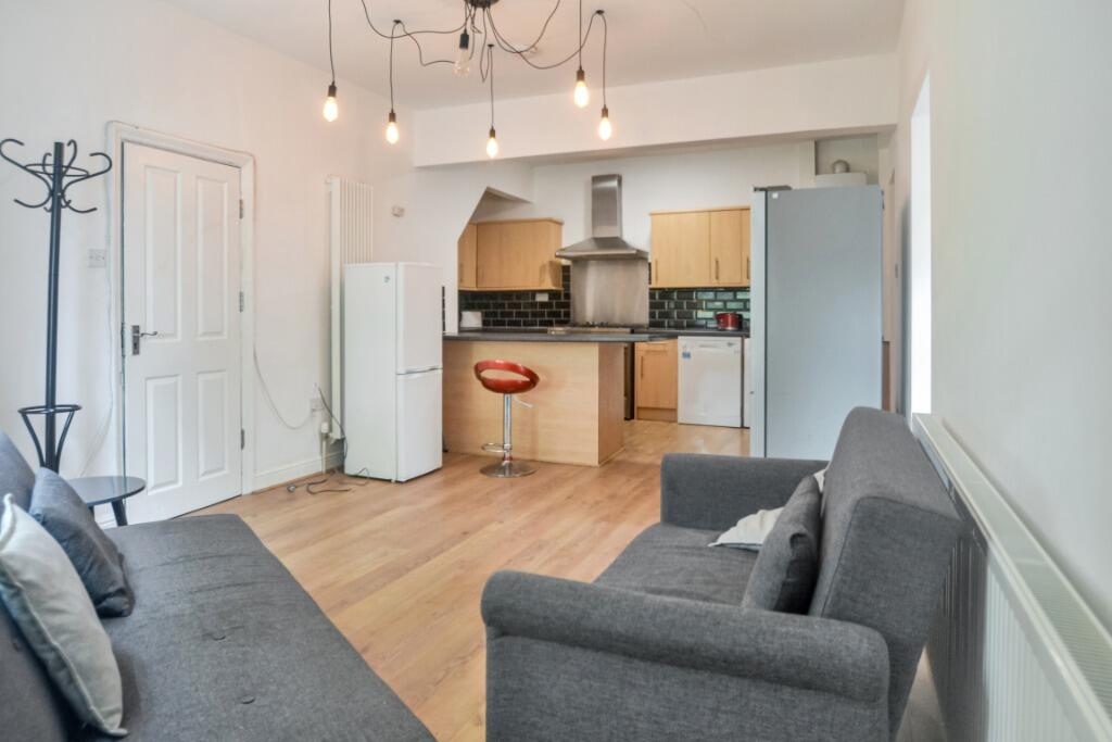 6 bed Semi Detached for rent in Manchester. From Nicholas Humphreys - Manchester 6 bed Semi Detached for rent in Manchester. From Nicholas Humphreys - Manchester