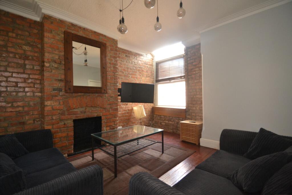 6 bed Mid Terraced House for rent in Gatley. From Nicholas Humphreys - Manchester