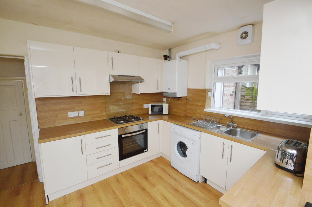 4 bed Mid Terraced House for rent in Stockport. From Nicholas Humphreys - Manchester