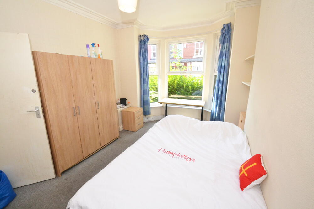 5 bed Mid Terraced House for rent in Manchester. From Nicholas Humphreys - Manchester